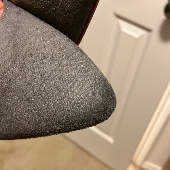 Mossimo flats - Picture 2 of 10